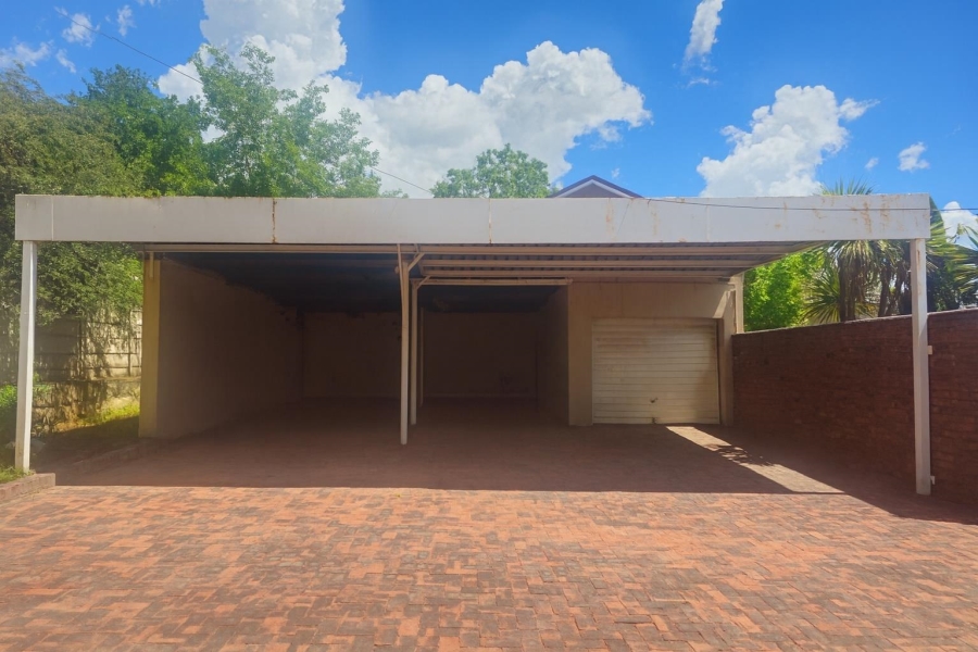4 Bedroom Property for Sale in Ladybrand Free State